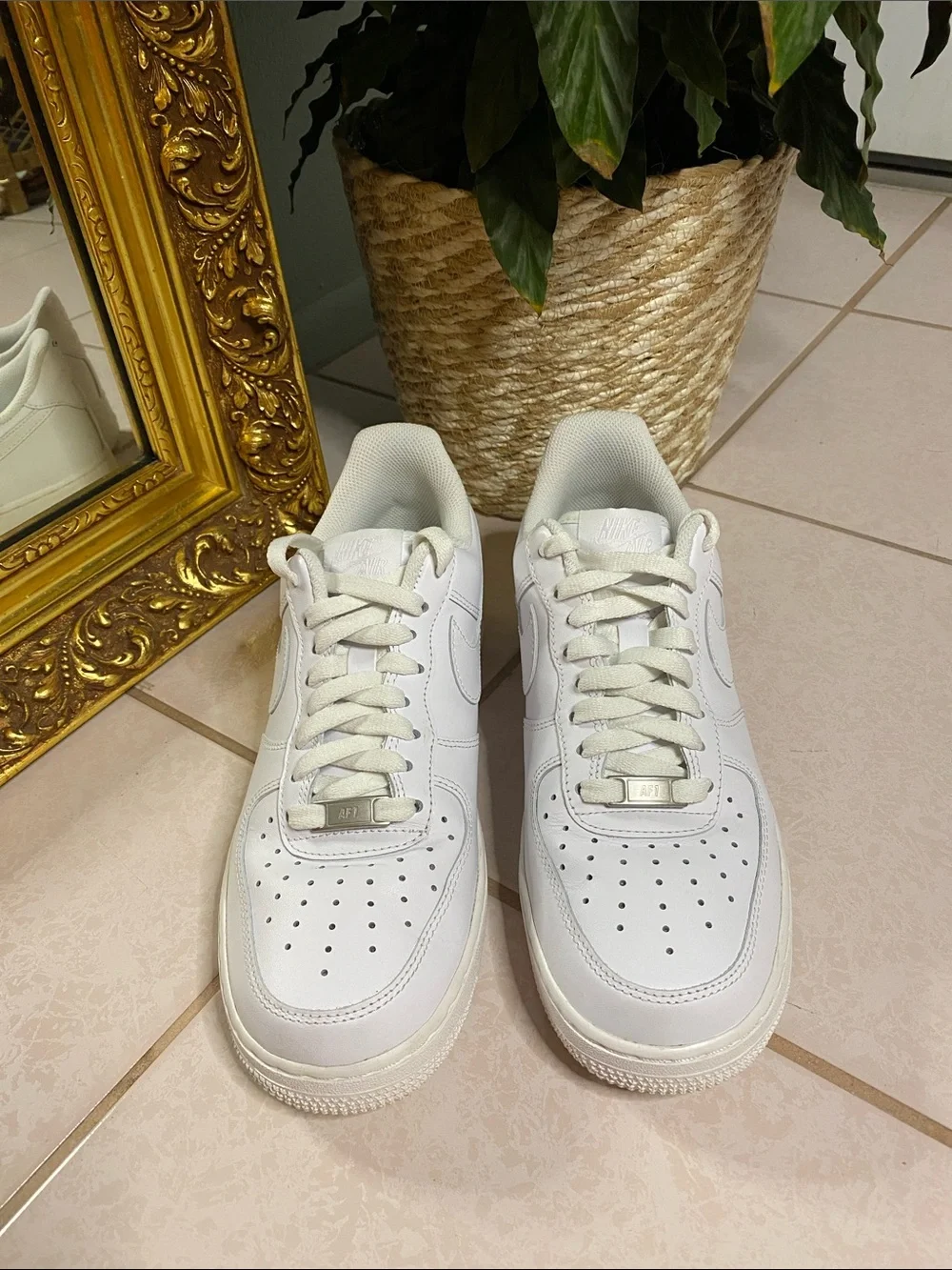 Nike Women’s Air Force 1 ‘07